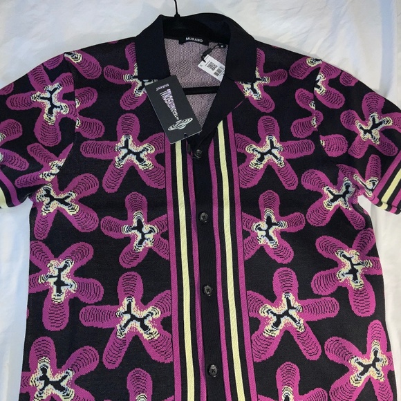 MURANO KNITTED SHORT SLEEVED CAMP SHIRT SZ MED YELLOW, PURPLE, BLACK DESIGN - Picture 1 of 13